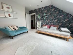 3-Bed Bonny Flat - West End City Centre