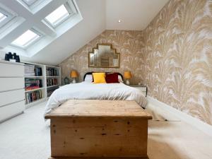 3-Bed Bonny Flat - West End City Centre