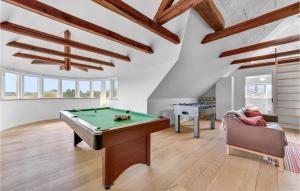 Twelve-Bedroom Accommodation In Ulfborg