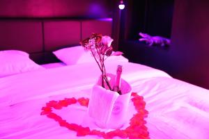 B&B / Chambres d'hotes Love Room Suite Dirty Diana : photos des chambres