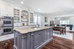 Stunning Executive Home 5 BD, 4.5B. Perfect Spot!! - Spring Hollow