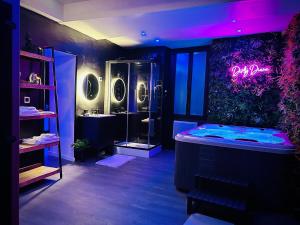 B&B / Chambres d'hotes Love Room Suite Dirty Diana : photos des chambres