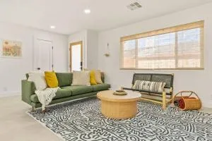 Sunburst Hacienda Hot Tub Firepit Pool Ping-Pong - Sunfair Heights