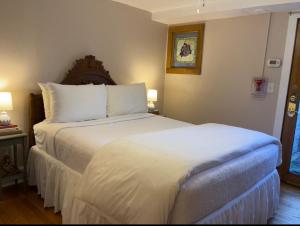 Double Room with Terrace room in Beaufort House Inn