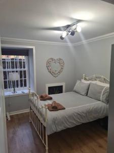 Lovely 2 Bedroom Garden Flat in trendy West End