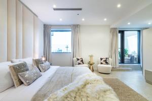 Ultimate 5BR Duplex Sky Villa with Private Pool and Panoramic Views by Exclusive Holiday Homes