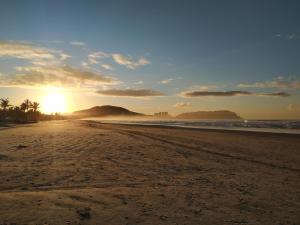 PRAIA ENSEADA - WI-FI e AR CONDICIONADO