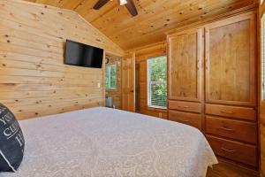 Deluxe little cabin 2 min stroll to Kern River