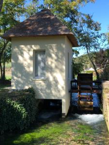 Maisons de vacances Ravissant Moulin a Eau Normand situe sur un domaine de 3 Hectares : photos des chambres