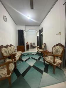 Lorent Hostel Near Padang Beach