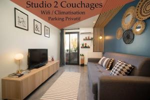 Air-conditioned apartment with private parking