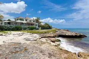 Emily House Blue Sky Luxury - Saint Philip