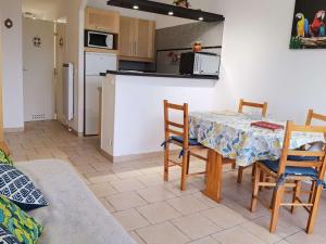 Charmant appartement T2 cabine, proche plage, commerces, parking privé, terrasse sud-est, 5 pers - FR-1-326-582