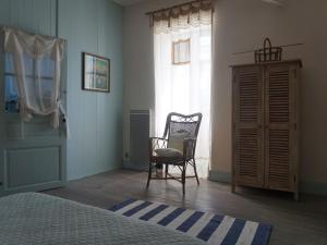 Maisons de vacances Maison renovee avec jardin, proche plage, 4 couchages, Barbatre - FR-1-224B-744 : photos des chambres