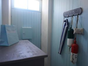 Maisons de vacances Maison renovee avec jardin, proche plage, 4 couchages, Barbatre - FR-1-224B-744 : photos des chambres