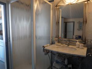 Maisons de vacances Maison renovee avec jardin, proche plage, 4 couchages, Barbatre - FR-1-224B-744 : photos des chambres