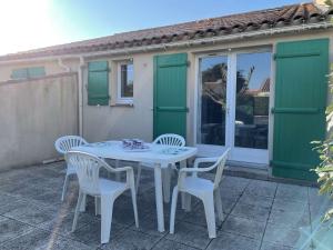 Maisons de vacances Maison Bretignolles-sur-Mer, 2 pieces, 4 personnes - FR-1-224A-50 : photos des chambres
