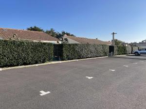 Maisons de vacances Maison a 200m de la mer, piscine chauffee, 4 couchages, parking prive, terrasse - Bretignolles-sur-Mer - FR-1-224A-50 : photos des chambres
