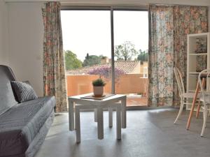 Studio 4 couchages avec terrasse, parking et proche plage au Lavandou - FR-1-251-240