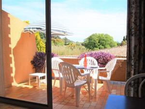 Studio 4 couchages avec terrasse, parking et proche plage au Lavandou - FR-1-251-240