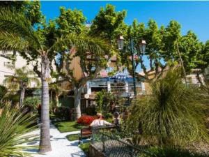 Appartements Appartement 2 pieces, 4 couchages, climatise avec Wi-Fi et garage - Le Lavandou - FR-1-251-293 : Appartement (4 Adultes)