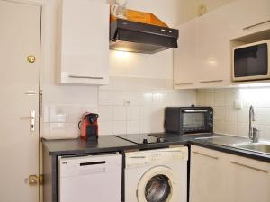 Appartement climatisé avec balcon et parking privatif, à 100m de la plage - Le Lavandou - FR-1-251-352