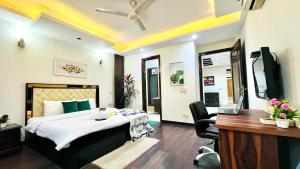 BluO Park Facing 3BHK- Lift, Balcony, Parking