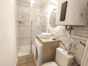 Appartements Le cerf charmant, T2, Luchon, wifi : photos des chambres