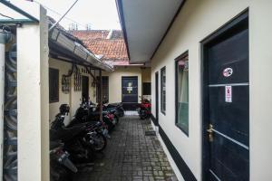 RedDoorz near Danurejan Malioboro