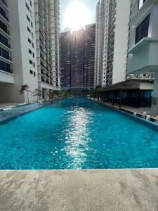 Apartment with 2 Bedrooms, Trefoil @ Setia City (Imperia Asia Guest House)