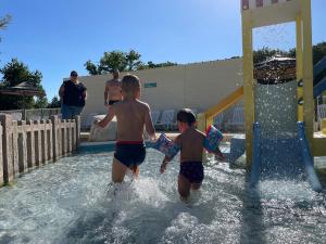 Campings Sunelia Le Petit Bois : photos des chambres