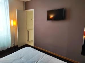 Hotels Hotel La Riviere : Chambre Double Classique