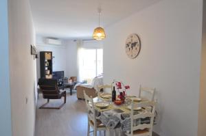 RNET - Plaza 10 Roses Centre