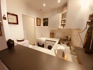 2 bedroom apartment in the heart of Cannes air conditioning easy walk to the Palais des Festivals - 2015