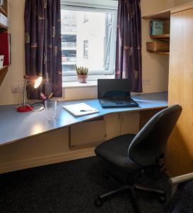 Ensuite Bedrooms with Shared Kitchen at Weston Hall in Manchester