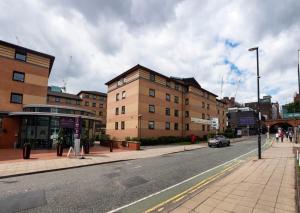 Ensuite Bedrooms with Shared Kitchen at Weston Hall in Manchester