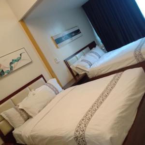 One Uptown Opposite of grandhyatt hotel manila Taguig city