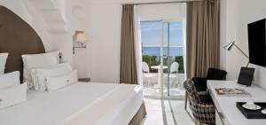 Deluxe Double Room with Lateral Sea View