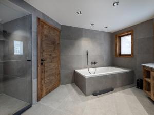 Chalet dException à Courchevel Village - FR-1-562-47