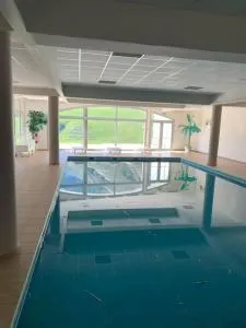 Charmant T2 avec piscine chauffée, vue montagne - 巴涅尔德比戈尔