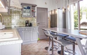 Maisons de vacances Amazing Home In Carcassonne With 4 Bedrooms, Wifi And Heated Swimming Pool : photos des chambres