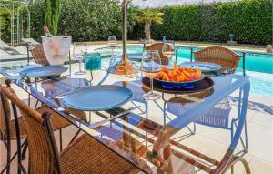 Maisons de vacances Awesome Home In Carcassonne With Private Swimming Pool, Can Be Inside Or Outside : photos des chambres