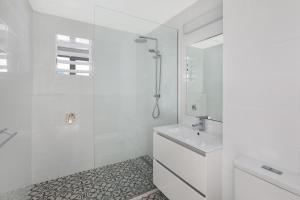 Spinnaker Beach Front