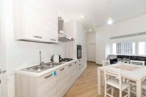 GuestHost - Roomy & Modern Flat Piazza Statuto
