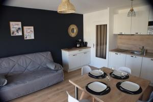 Appartements Appt Perros Guirec sur plage Trestraou et cote granit rose : photos des chambres