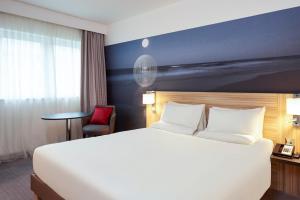 Double Room - 8 Days Parking room in Novotel London Stansted Airport