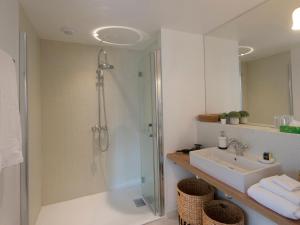 Appartements Confort moderne a Sauzon avec vue sur port, accessible PMR, wifi, linge inclus - FR-1-418-184 : photos des chambres