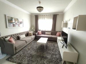 Immaculate New Modern Apartment with air conditioner-4 Bed-Beach 7min-S1