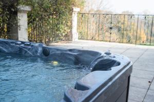 Villas Chateau d'Echenevex - Luxury Escape near Geneva : photos des chambres