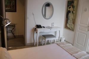 Hotels Hotel La Villa des Oliviers : photos des chambres